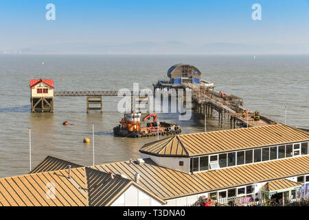 MUMBLES, Swansea, Wales - Februar 2019: Verbesserung arbeitet auf dem Steg an Die RNLI lifeboat Station in Mumbles, Wales Stockfoto