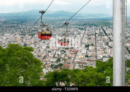 Bilder der Salta Straßenbahn (Teleferico) Seilbahnen, oberhalb der Stadt, von der Spitze des San Bernardo Hill. Stockfoto