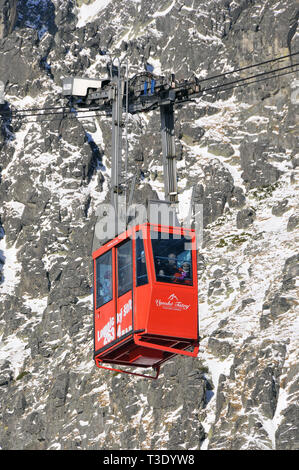 Seilbahn von Skalnate Pleso nach Tatranska Lomnica, Lomnicky-Gipfel (2634 Meter), Tatra-Gebirge, Slowakische Republik, Europa Stockfoto