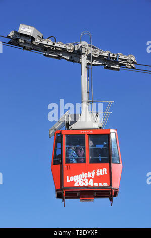 Seilbahn von Skalnate Pleso nach Tatranska Lomnica, Lomnicky-Gipfel (2634 Meter), Tatra-Gebirge, Slowakische Republik, Europa Stockfoto