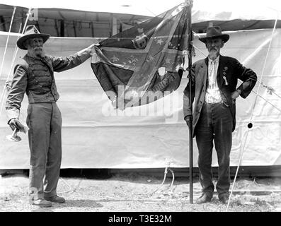 Konföderierten Reunion: Battle Flags des Krieges zwischen den Staaten Ca. 1917 Stockfoto