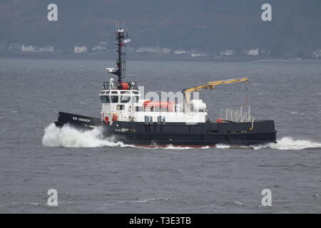 SD Omagh, ein Oban-Klasse Ausschreibung durch Serco Marine Services betrieben, vorbei an Gourock während der Übung gemeinsame Krieger 19-1. Stockfoto