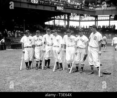 1937 Major League Baseball All-Star Game mit Empfohlene hitters von Links nach Rechts: Lou Gehrig, Joe Cronin, Bill Dickey, Joe DiMaggio, Charley Gehringer, Jimmie Foxx, und Hank Greenberg Ca. 7. Juli 1937 Stockfoto