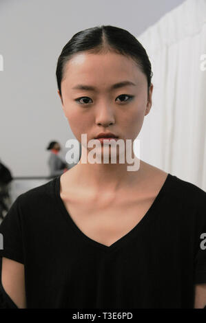 NEW YORK, NY - 10. Februar: ein Modell backstage in der Tibi Fashoin Show während der New York Fashion Week: Die Shows am Oberlicht Moderne am 10 Februar, 2019 Stockfoto