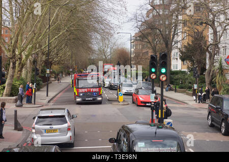Fire Engine auf einen Notruf in London Stockfoto