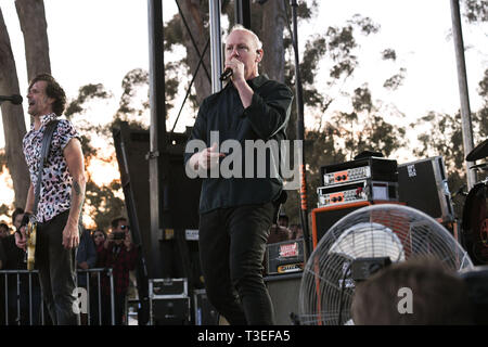 April 6, 2019 - Dana Point, Kalifornien, USA - Bad Religion perfroms an Sabroso Handwerk Bier und Taco Music Festival (Tag 1) an Doheny Beach in Dana Point, Kalifornien. (Bild: © Billy Bennight/ZUMA Draht) Stockfoto