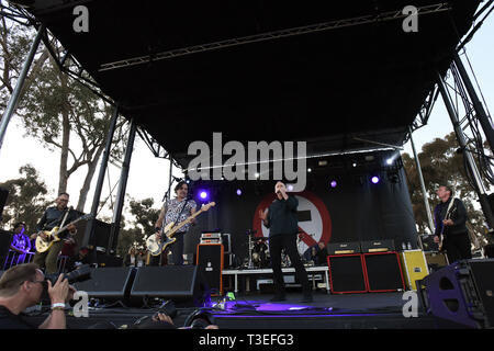 April 6, 2019 - Dana Point, Kalifornien, USA - Bad Religion perfroms an Sabroso Handwerk Bier und Taco Music Festival (Tag 1) an Doheny Beach in Dana Point, Kalifornien. (Bild: © Billy Bennight/ZUMA Draht) Stockfoto