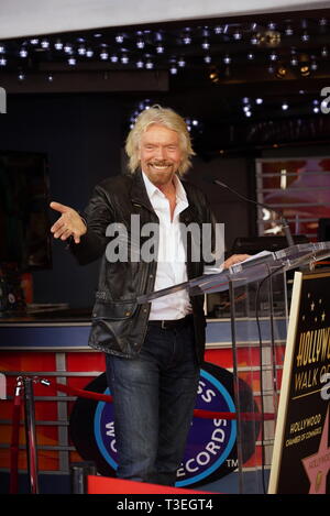 Unternehmer und Abenteurer Sir Richard Branson auf seinen Stern Zeremonie. Hollywood Walk of Fame. Hollywood, CA. Oktober 16, 2018. Stockfoto