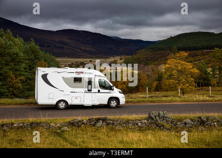 Dee Tal; Reisemobil; in der Nähe von Mar Lodge; Schottland; VEREINIGTES KÖNIGREICH Stockfoto