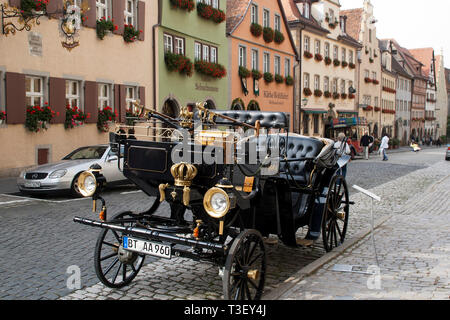 Rothenburg o.d. Tauber Deutschland Sep 17 2008, restauriert die Beförderung in kopfsteinpflaster Straßenbild geparkt Stockfoto