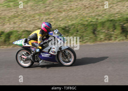 Chorley, Lancashire, Großbritannien. April 2019. Hoghton Tower 43. Motorrad Sprint. Fahrer 247 Adam Benent aus Oswaldtwistle auf einem 1987 80s Honda NSR M C16 Motorrad. Stockfoto