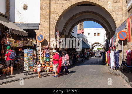 Marokko, Casablanca. Habous Bezirk. Einzigartig in Marokko, der habous Bezirk im südlichen Teil der Stadt, direkt hinter dem Königlichen Palast, sammelt m Stockfoto