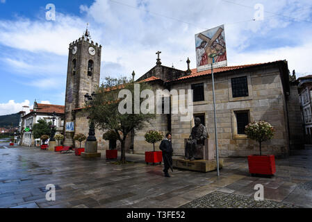 Ponte de Lima, Portugal. 6 Apr, 2019. Ein Mann wird gesehen, zu Fuß von der Ponte de Lima Kirche. Ponte De Lima ist eine der ältesten Städte von Portugal und für die barocke Architektur bekannt, alte Häuser, historische Sehenswürdigkeiten, schöne Gärten und einen Teil der Vinho verde route Credit: Omar Marques/SOPA Images/ZUMA Draht/Alamy leben Nachrichten Stockfoto