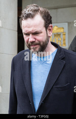 London, Großbritannien. 9. April 2019. Sender James O'Brien verlässt das Volk abstimmen Rallye in Westminster. Credit: Mark Kerrison/Alamy leben Nachrichten Stockfoto