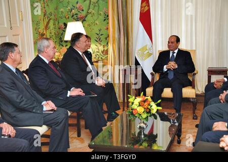 Washington DC, USA. 08 Apr, 2019. Us-Staatssekretär Mike Pompeo, Links, während eines bilateralen Treffens ägyptischen Präsidenten Abdel Fattah El-Sisi des US-Außenministeriums, in Washington, April 8, 2019, GLEICHSTROM, Credit: Planetpix/Alamy leben Nachrichten Stockfoto