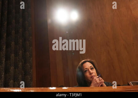Washington DC, USA. 09 Apr, 2019. United States Senator Kamala Harris (Demokrat aus Kalifornien) Fragen Zeugen während der US-Senat Ausschusses für Innere Sicherheit und Government Affairs Anhörung am 9. April 2019. Credit: Stefani Reynolds/CNP | Verwendung der weltweiten Kredit: dpa/Alamy Leben Nachrichten Quelle: dpa Picture alliance/Alamy leben Nachrichten Stockfoto