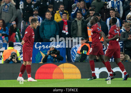Liverpool, Großbritannien. 09 Apr, 2019. Liverpools Roberto Firmino feiert zählen seine Seiten zweite Ziel 9. April 2019, Anfield Stadion, Liverpool, England; UEFA Champions League Viertelfinale, Hinspiel, Liverpool FC vs FC Porto Gutschrift: Aktuelles Bilder/Alamy leben Nachrichten Stockfoto
