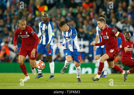 Liverpool, Großbritannien. 09 Apr, 2019. Fabinho von Liverpool, Otavio des FC Porto und Jordanien Henderson von Liverpool in Aktion während der UEFA Champions League Viertelfinale Hinspiel Match zwischen Liverpool und Porto bei Anfield am 9. April 2019 in Liverpool Credit: PHC Images/Alamy leben Nachrichten Stockfoto