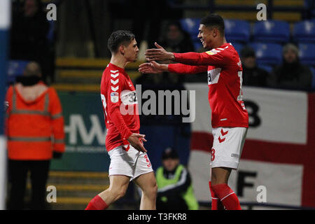 Bolton, Großbritannien. 09 Apr, 2019. Ashley Fletcher von Middlesbrough feiert mit Jonathan Howson nach ihrem zweiten Ziel zählen während der Himmel Wette Championship Match zwischen Bolton Wanderers und Middlesbrough an der Universität Bolton Stadion Credit: MI Nachrichten & Sport/Alamy leben Nachrichten Stockfoto