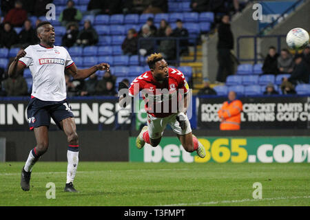 Bolton, Großbritannien. 09 Apr, 2019. Middlesbrough ist Britt Assombalonga Köpfe am Ziel während der Sky Bet Championship Match zwischen Bolton Wanderers und Middlesbrough an der Universität Bolton Stadium, Bolton am Dienstag, den 9. April 2019. (Foto: Mark Fletcher | MI Nachrichten) Credit: MI Nachrichten & Sport/Alamy leben Nachrichten Stockfoto