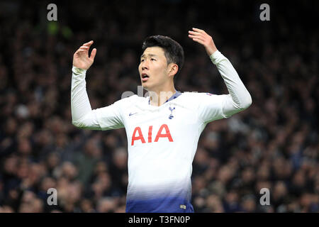 London, Großbritannien. 09 Apr, 2019. Sohn Heung-min von Tottenham Hotspur an schaut. UEFA Champions League, Viertelfinale, 1. Bein übereinstimmen, Tottenham Hotspur v Manchester City an der Tottenham Hotspur Stadion in London am Dienstag, den 9. April 2019. Dieses Bild dürfen nur für redaktionelle Zwecke verwendet werden. Nur die redaktionelle Nutzung, eine Lizenz für die gewerbliche Nutzung erforderlich. Keine Verwendung in Wetten, Spiele oder einer einzelnen Verein/Liga/player Publikationen. pic von Steffan Bowen/Andrew Orchard sport Fotografie/Alamy Live news Credit: Andrew Orchard sport Fotografie/Alamy leben Nachrichten Stockfoto