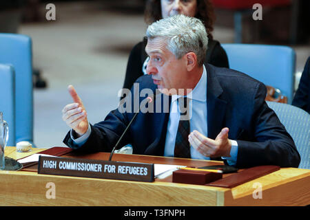 Vereinten Nationen, New York, USA. 9 Apr, 2019. Dem Hohen Kommissar der Vereinten Nationen für Flüchtlinge Filippo Grandi Schriftsatz des Sicherheitsrates im UN-Hauptquartier in New York, am 9. April 2019. Filippo Grandi am Dienstag warnte vor giftigen politische Sprache gegen Flüchtlinge sowie Migranten und Ausländer. Credit: Li Muzi/Xinhua/Alamy leben Nachrichten Stockfoto