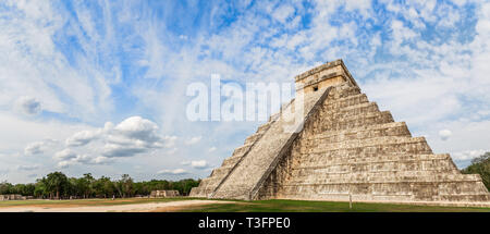Tempel des Kukulcan oder das Schloss, das Zentrum der Chichen Itza maya archäologische Stätte, Yucatan, Mexiko Stockfoto