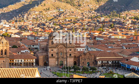Luftaufnahme der Kirche der Gesellschaft Jesu, und die Plaza de Armas Cuzco, Peru Stockfoto