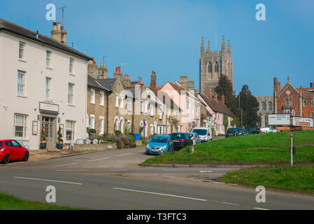 Long Melford Suffolk, Blick auf die Kirche und den Turm der Kirche der Heiligen Dreifaltigkeit in Suffolk Dorf Long Melford, England, UK. Stockfoto