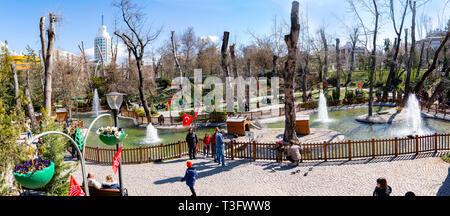 Ankara, Türkei/30. März 2019: Personen, die in Kugulu Park ist ein beliebter Platz in Cankaya region Stockfoto