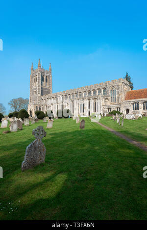 Long Melford Kirche, Blick auf die Kirche der Heiligen Dreifaltigkeit - eine große mittelalterliche Pfarrkirche in Suffolk Dorf Long Melford, England, UK. Stockfoto
