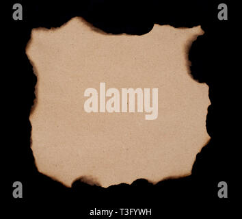 Verbranntem Papier Blatt auf schwarzem Hintergrund Stockfoto
