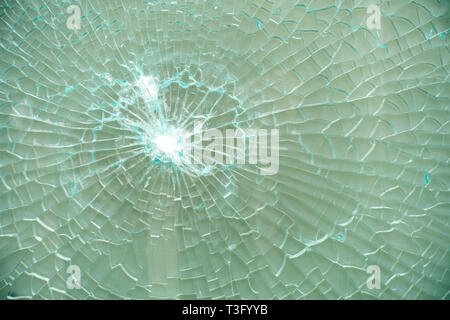 Nahaufnahme einer zerbrochenen Glas Fenster Stockfoto