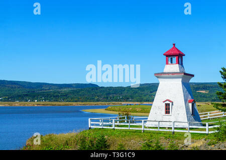 Ausblick auf die Landschaft und die Anderson hohlen Leuchtturm, in Hopewell Hill, New Brunswick, Kanada Stockfoto