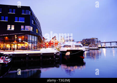 Abendbild von Tromso, gilt als die nördlichste Stadt der Welt mit einer Bevölkerung über 50,000 Stockfoto