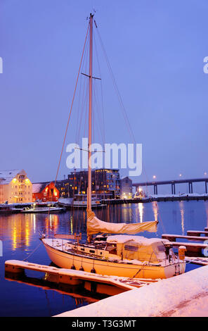 Abendbild von Tromso, gilt als die nördlichste Stadt der Welt mit einer Bevölkerung über 50,000 Stockfoto