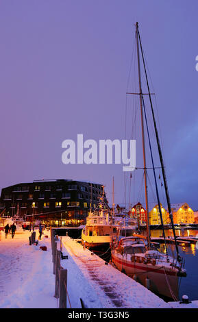 Abendbild von Tromso, gilt als die nördlichste Stadt der Welt mit einer Bevölkerung über 50,000 Stockfoto