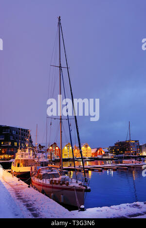 Abendbild von Tromso, gilt als die nördlichste Stadt der Welt mit einer Bevölkerung über 50,000 Stockfoto