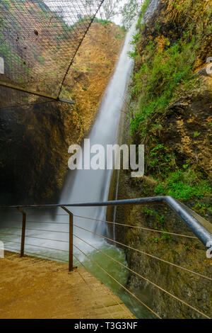 Blick auf den Tanur Wasserfall, in der ayun Valley Nature Reserve, oberen Galiläa, im Norden Israels Stockfoto