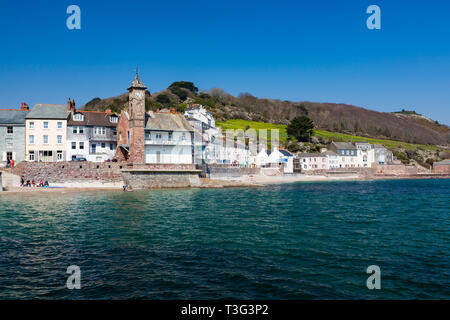 Das Meer und die historischen Uhrturm am Kingsand einen lokalen Wahrzeichen. Cornwall England Großbritannien Stockfoto