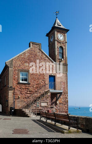 Die historischen Uhrturm am Kingsand einen lokalen Wahrzeichen. Cornwall England Großbritannien Stockfoto