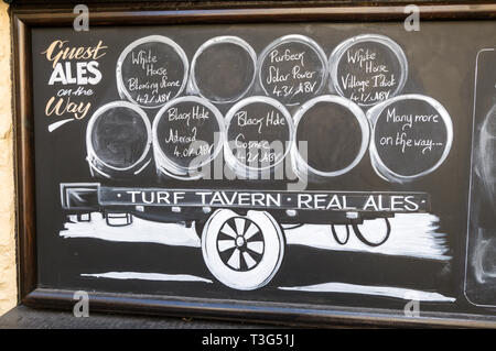 Eine der abgebildeten pub Zeichen an den Wänden hängen auf dem Rasen Taverne in Oxford, Großbritannien Stockfoto