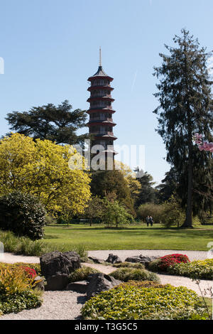 Die große Pagode im Japanischen Garten in der Royal Botanic Gardens in Kew in London, Vereinigtes Königreich, 2015. Stockfoto