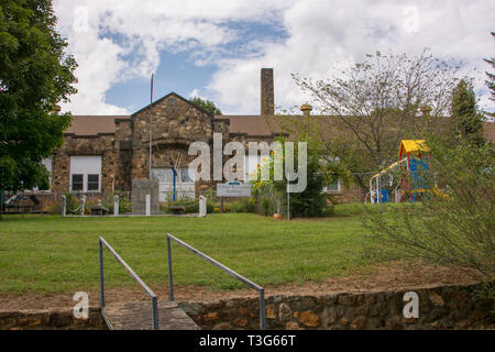 Die einzigartige Webster Rock School ist im National Register der Historischen Stätten. Es ist gut erhalten und dient der Gemeinschaft auf andere Weise Tag vorhanden. Stockfoto