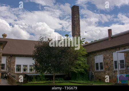 Die einzigartige Webster Rock School ist im National Register der Historischen Stätten. Es ist gut erhalten und dient der Gemeinschaft auf andere Weise Tag vorhanden. Stockfoto