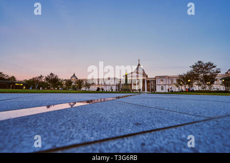 Tainan, Taiwan - Dezember 4, 2018: Landschaftlich schöne Der chimei Museum, das zeigt der westlichen Kunst, Antiquitäten und bemerkenswerte Stringed instrument Collection Stockfoto