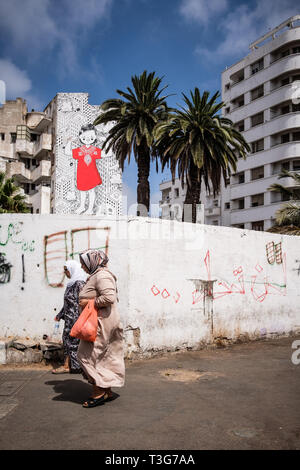 Marokko: Casablanca: Street Art in der Stadt. Italienische Künstler Francesco Camillo Giorgino, bekannt als Millo, erstellt einen wunderschönen städtischen Fresko "Enj Stockfoto