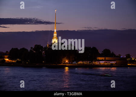 Peter und Paul Festung bei Nacht im Sommer. Nacht Stadt. Stadtzentrum. Russland, St. Petersburg Juli 14, 2018 Stockfoto