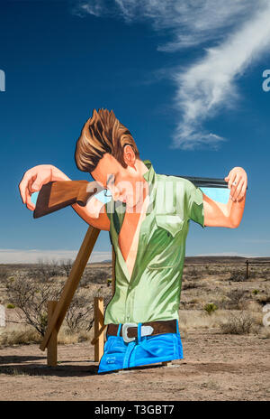 Riesige Marfa, outdoor am Straßenrand Wandbild, mit James Dean in der Szene von riesigen Film, von John cerney im Jahr 2018 erstellt, in der Nähe von Marfa, Texas, USA Stockfoto