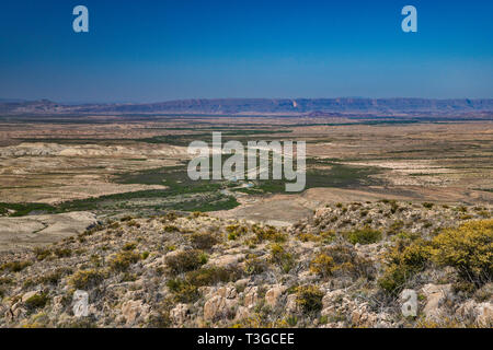 Rio Grande, Chihuahuan Wüste Grenzland, Ansicht von Mariscal Canyon Rim Trail, Big Bend National Park, Texas, USA Stockfoto